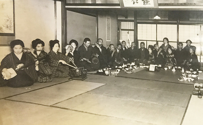 昭和初期酒宴の様子1